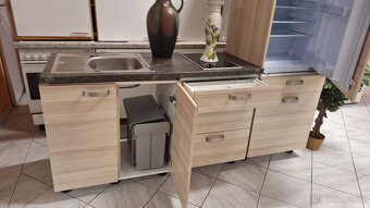 Malá 2m kuchyňská linka německé výroby - 7