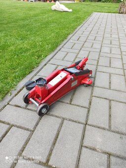 Hydraulicky zvedak 2t + gumova podlozka - 7