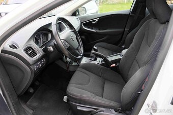 Prodám Volvo V40 D2 Kinetic, model 2018 - 7