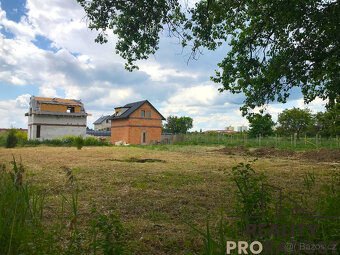 STAVEBNÍ POZEMEK PŘÍMĚTICE 1 369,5 m² S PROJEKTEM NA DŮM - 7