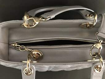 Dámská kabelka DIOR s účtenkou, úplně nová, světle šedá, kom - 7