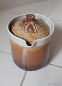 keramický džbán s pokličkou a uchem (větší), cca 80.léta - 7