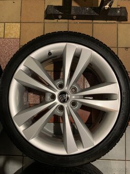 Alu kola Škoda R18 5X112 ZÁNOVNÍ LETNÍ PNEU 225/40R18 NEPTUN - 7