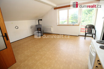 Prostorný dvougenerační RD s garáží, terasou, velkým pozemke - 7