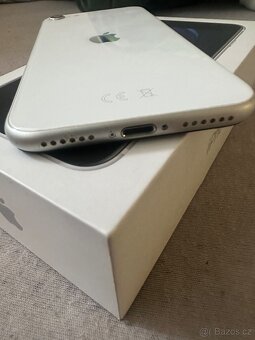 Apple iPhone SE 2020, výborný stav - 7