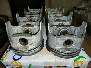 GM Small block 305 - sada originál pístů - nepoužité - 7