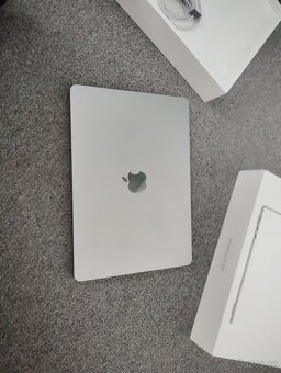 MacBook Air 13 palců M2 8 GB RAM 256 ssd 170 cyklů - 7