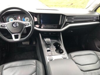 VW Touareg V6 3.0 TDi, ,Kůže,Vzduch,Tažné, Audio 880W - 7