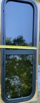 Boční okno na karavan, obytný vůz 93x33 - 7
