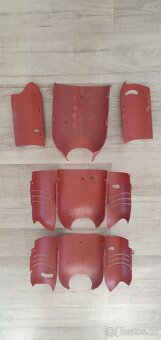 Jawa 50 pionýr 550, 555 prsíčka, dvířka, podsedláky, víčko - 7