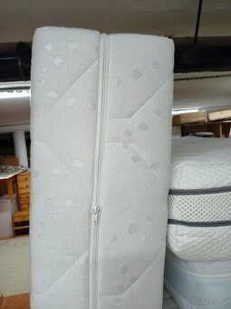Prodám 2 x hezké matrace 90 x 200 x 24 cm - 7