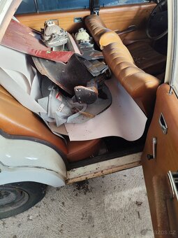 Mercedes Benz W115 - 7