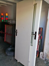 Prodám interiérové dveře - bíle pěkný stav. - 7