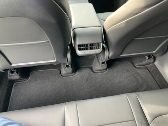 Tesla model Y Performance 4/2024 - 7