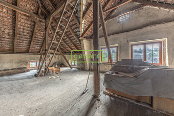 Vesnická usedlost-rodinný dům s hospodářskými stavbami v Ho - 7