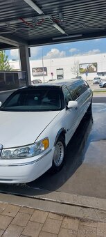 Lincoln Town Car - 7