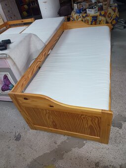 Prodám krásnou postel z masivu 90 x 200 cm se šuplíky - 7