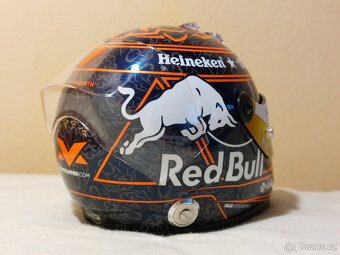 Predám Max Verstappen oranžová 2025 Red Bull F1 helma 1:2 - 7