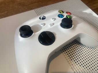 Xbox ONE S 1TB (Ovladač + HDMI) - 7