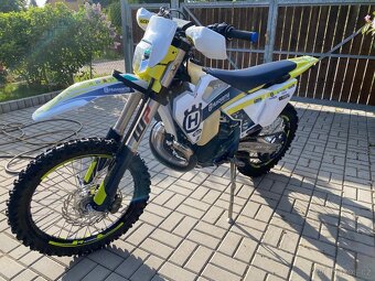 Prodám Husqvarna TE 300 TBI, model 2024, vynikající stav - 7