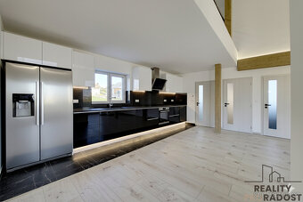 Prodej moderní novostavby domu 5+kk s garáží a pozemkem 958 - 7