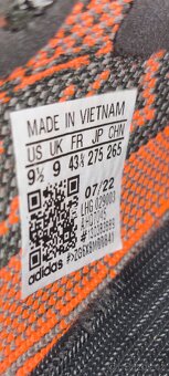 YEEZY Boost 350 V2 "Carbon Beluga" Velikost: 43.5 - 7