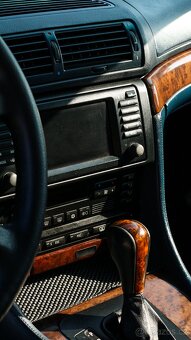BMW E38 740i V8 4.4 - 7