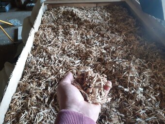 Drtič a štěpkovač na dřevo, karton, plast - 7