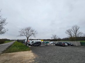 Nabízíme na pronájmem pozemek vhodný na autobazar, parkování - 7