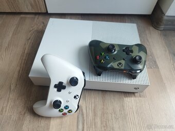 Xbox One S 1TB All-Digital - 7