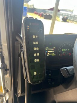 Volvo FMX 500 8x4 nosič kontejneru - 7