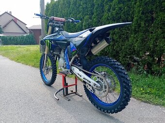 Yamaha YZ 125 - 7