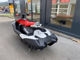 Sea Doo Spark Trixx 90HP model 2025 - červeno/bílá - 7