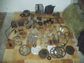 Suzuki RF 600 /900  r. 94 díly ze tří moto - 7