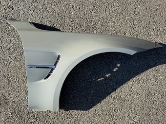 BMW M3 f80 blatník original - 7