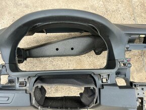 BMW 5er F10/F11 palubní deska + airbag spolujezdce - 7