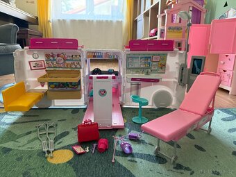 Barbie 2v1 sanitka a ordinace - 7