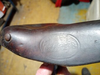 staré kožené sedlo pionýr - 7