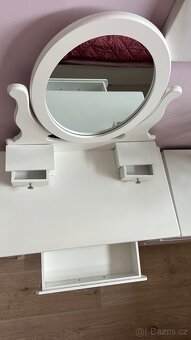 Kosmetický stolek - 7