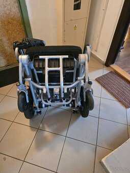Prodám levně skládací elektrický invalidní vozík - 7