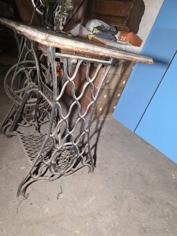 Starý šlapací šicí stroj SINGER - 7