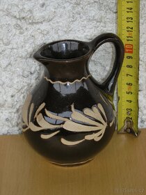 Keramická figurka, hrnky, váza a džbánky - 7