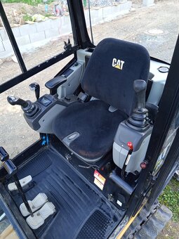 Prodám mini bagr CAT Caterpillar 302.2 D - 7
