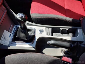 Ford Focus kombi 1.6 benzín - 7