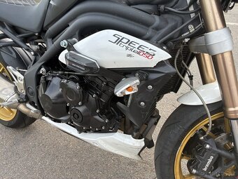 Triumph Speed Triple 1050 ABS HAVAROVANÁ - 7