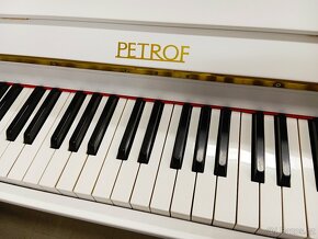 Krásné bílé pianino Petrof -Dovoz po ČR zdarma - 7