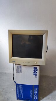 CRT monitory 15/17" - 7