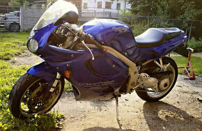 Triumph Daytona 955i - 7