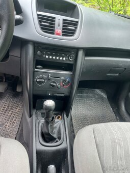 Peugeot 207- 1,4 - 7