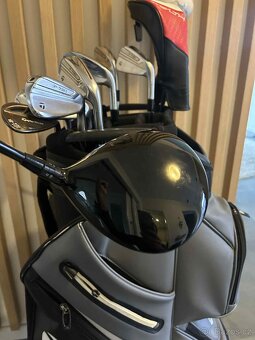 Prodám špičkovou sadu golfových holí Taylor Made - 7